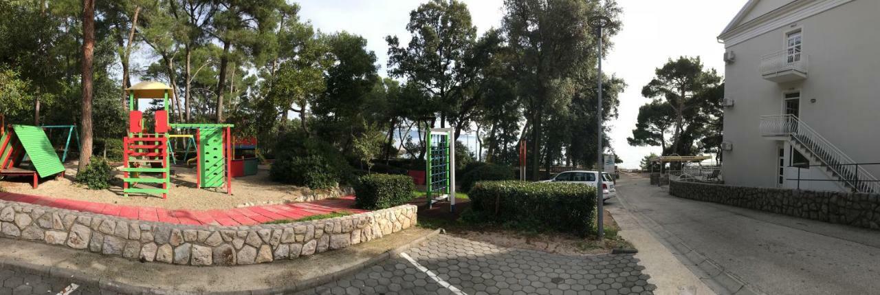 Sesar Apartments Krk - No. 1 Iva Krk Town Exterior foto