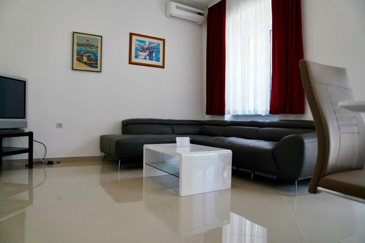 Sesar Apartments Krk - No. 1 Iva Krk Town Exterior foto